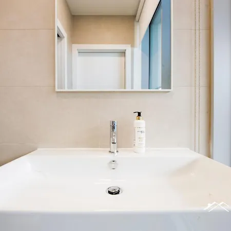 Waterfront Lux| Studio|a/c|parking|gym|wifi By Tilo Daire *